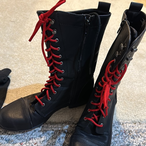 Black combat boots, size 8 - Picture 2 of 2